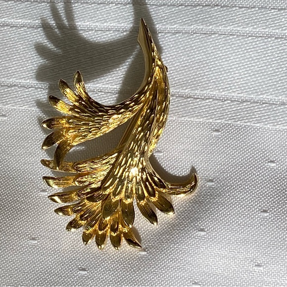 Vintage Designer Vendome Flower Gold Tone Brooch Pin - Picture 16 of 16